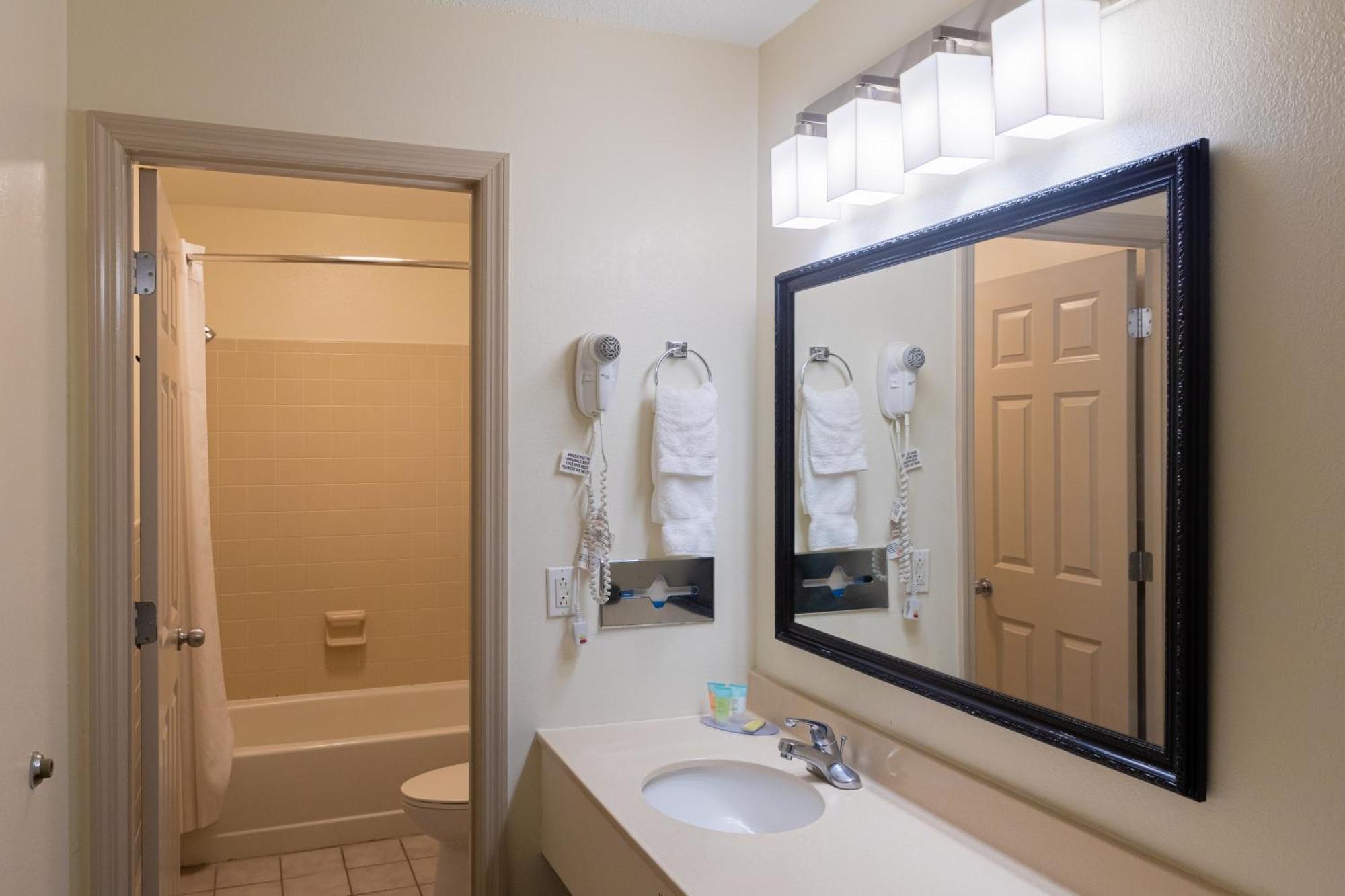 Cottonwood Suites Savannah Hotel & Conference Center Pooler Εξωτερικό φωτογραφία